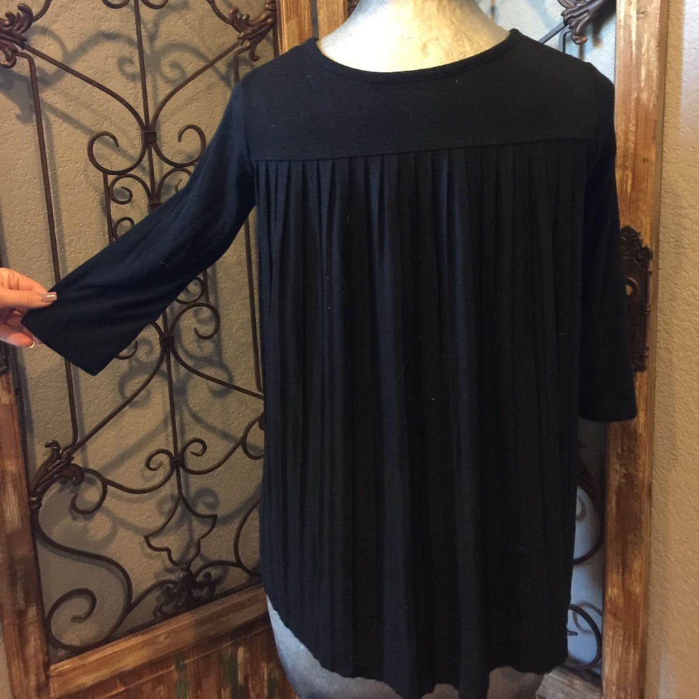Old Navy women’s XL 3 quarter sleeve shirt